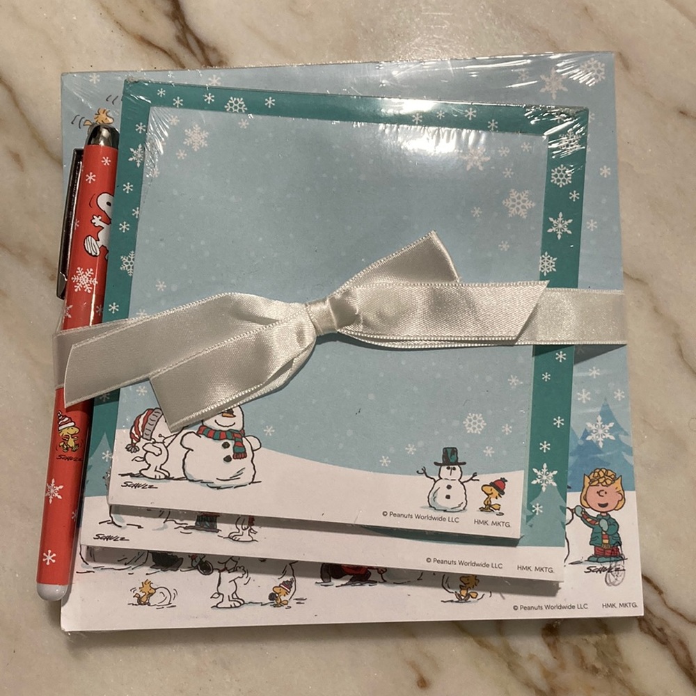 Snoopy Peanuts Christmas themes notes and pen